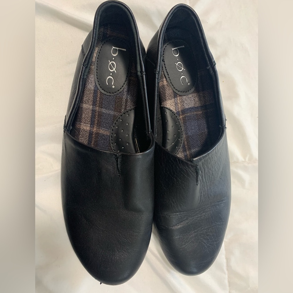 Womens size 9 BOC Suree leather loafers